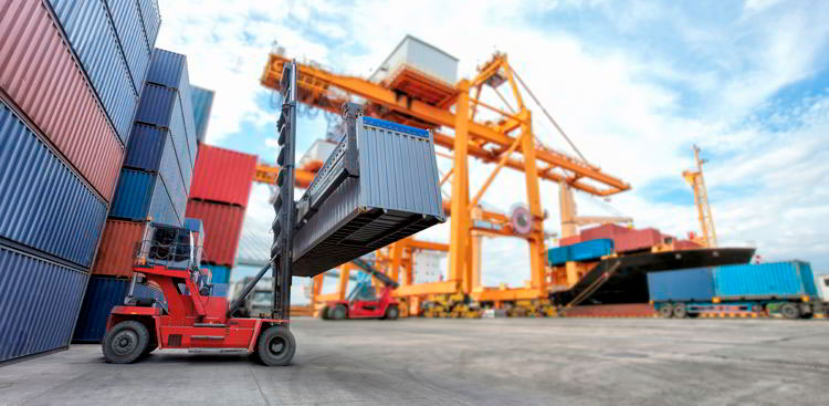 ¿Qué transporte se usa para llevar las mercancías en contenedores?